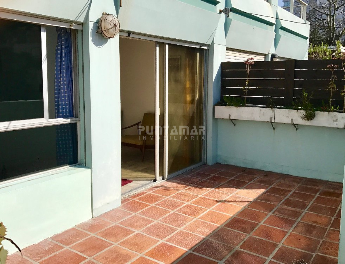 Apartamento ID.1523 - APARTAMENTO UBICADO EN PENÍNSULA  A PASOS DE GORLERO Y PLAYA, UN DORMITORIO Y MEDIO, PATIO CERRADO Y GARAGE.