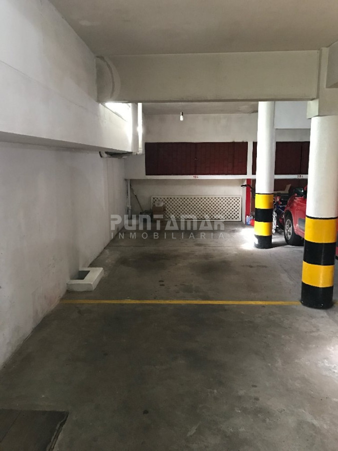 Apartamento ID.1523 - APARTAMENTO UBICADO EN PENÍNSULA  A PASOS DE GORLERO Y PLAYA, UN DORMITORIO Y MEDIO, PATIO CERRADO Y GARAGE.