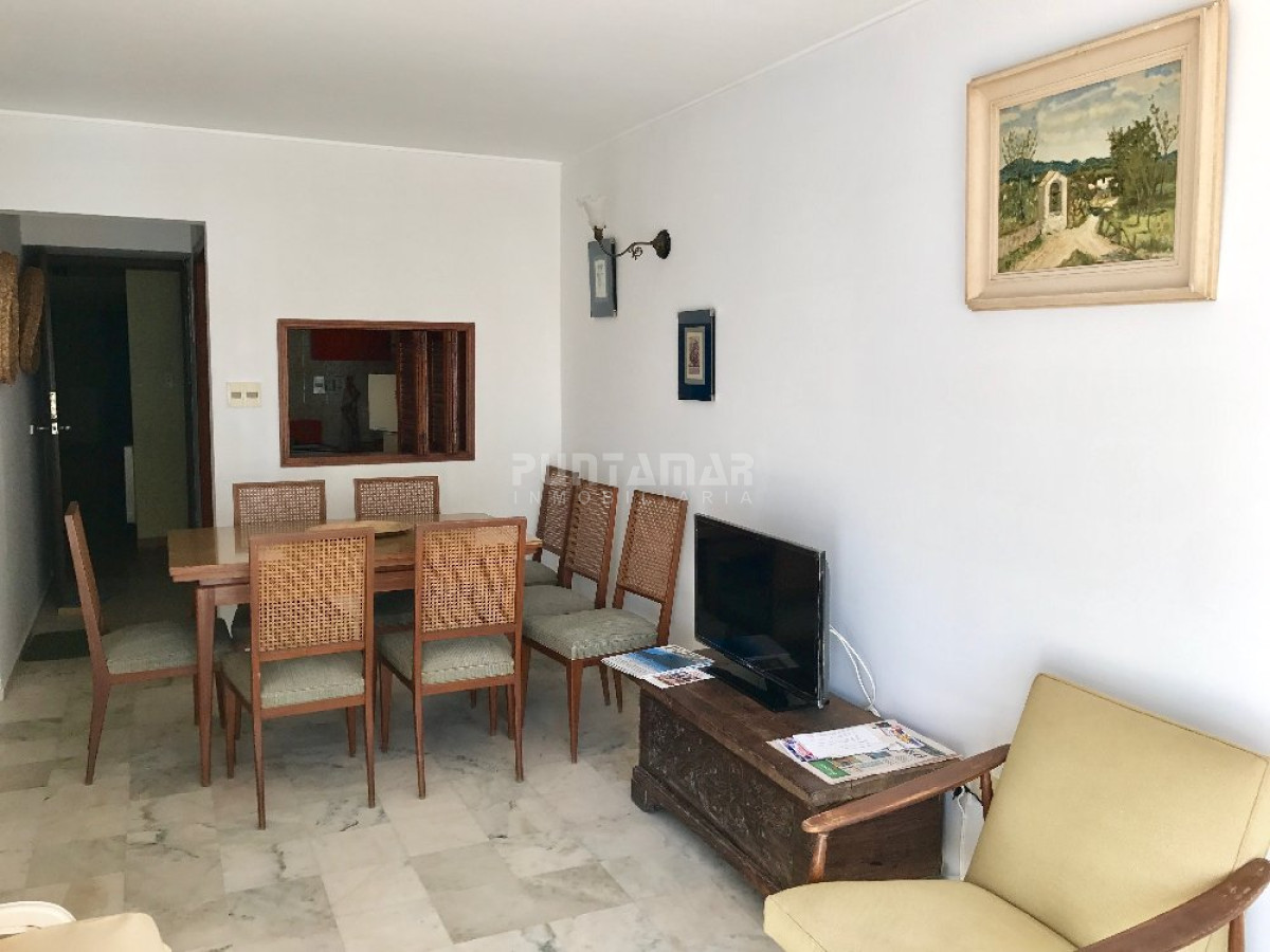 Apartamento ID.1523 - APARTAMENTO UBICADO EN PENÍNSULA  A PASOS DE GORLERO Y PLAYA, UN DORMITORIO Y MEDIO, PATIO CERRADO Y GARAGE.