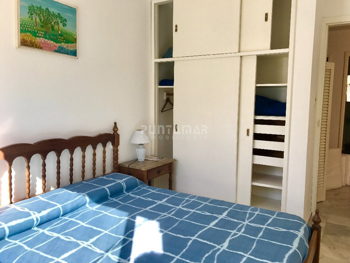 Apartamento ID.1523 - APARTAMENTO UBICADO EN PENÍNSULA  A PASOS DE GORLERO Y PLAYA, UN DORMITORIO Y MEDIO, PATIO CERRADO Y GARAGE.