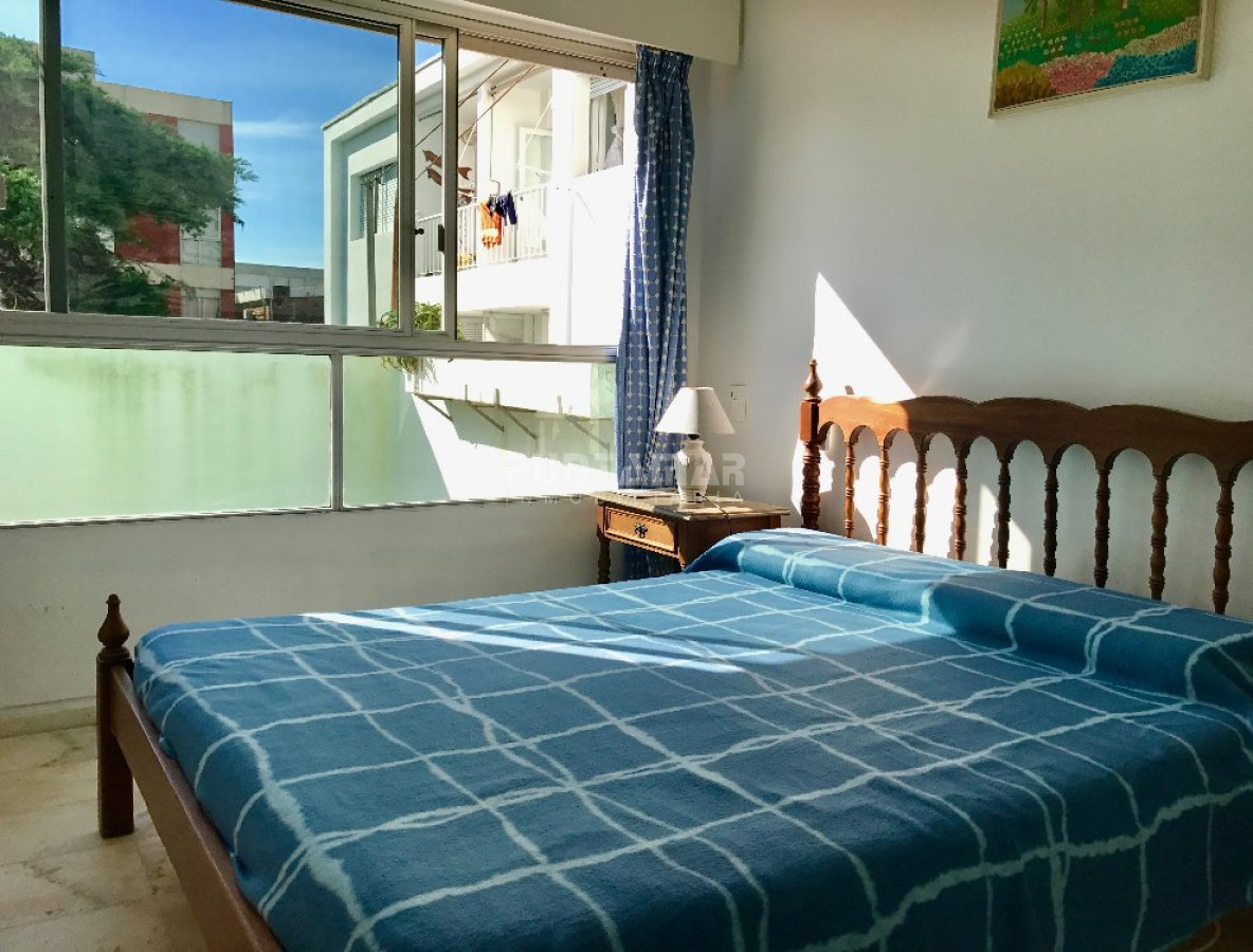 Apartamento ID.1523 - APARTAMENTO UBICADO EN PENÍNSULA  A PASOS DE GORLERO Y PLAYA, UN DORMITORIO Y MEDIO, PATIO CERRADO Y GARAGE.