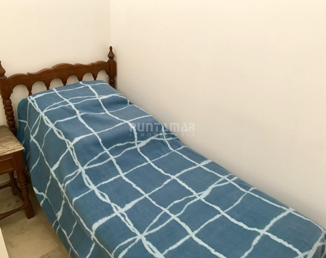 Apartamento ID.1523 - APARTAMENTO UBICADO EN PENÍNSULA  A PASOS DE GORLERO Y PLAYA, UN DORMITORIO Y MEDIO, PATIO CERRADO Y GARAGE.