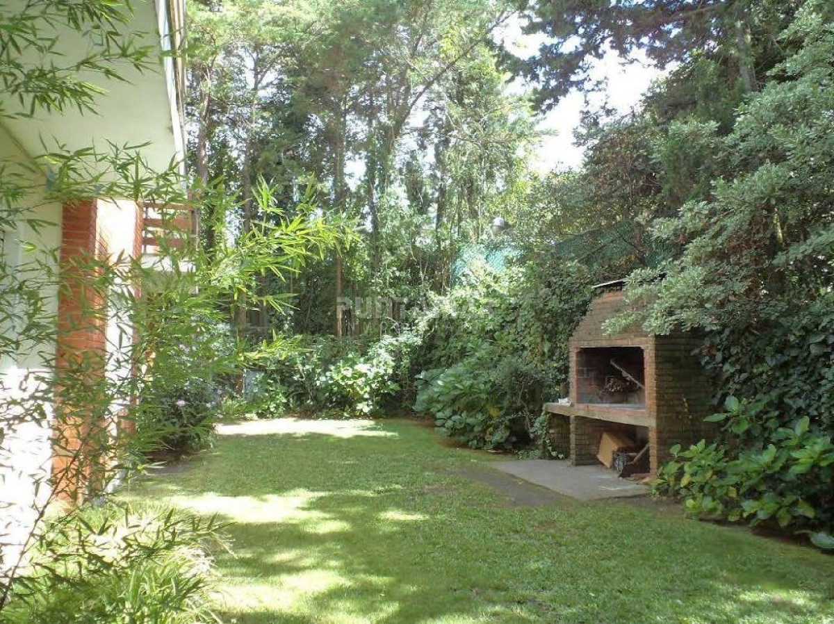 Apartamento ID.210030 - HERMOSA CASA EN ALQUILER EN PUNTA DEL ESTE 
