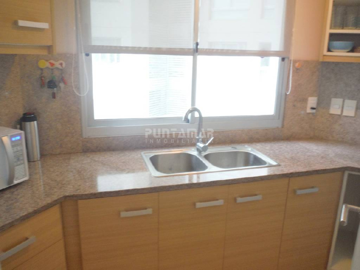 Apartamento ID.210112 - DIVINO APARTAMENTO EN UNA DE LAS MEJORES TORRES DE PUNTA DEL ESTE Y CON EXCELENTES AMENITIS..!!! UBICADO MUY CERCA DE LA PLAYA.