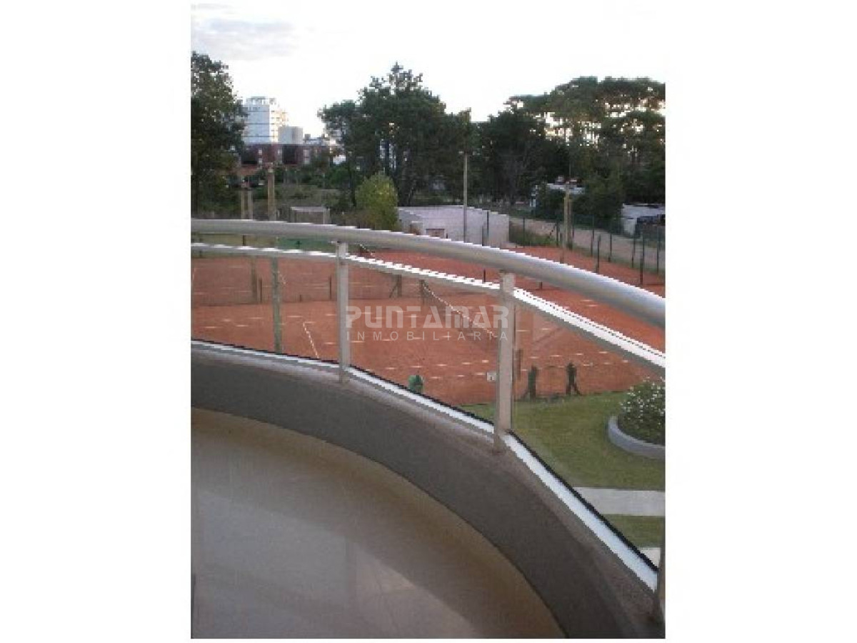 Apartamento ID.210112 - DIVINO APARTAMENTO EN UNA DE LAS MEJORES TORRES DE PUNTA DEL ESTE Y CON EXCELENTES AMENITIS..!!! UBICADO MUY CERCA DE LA PLAYA.