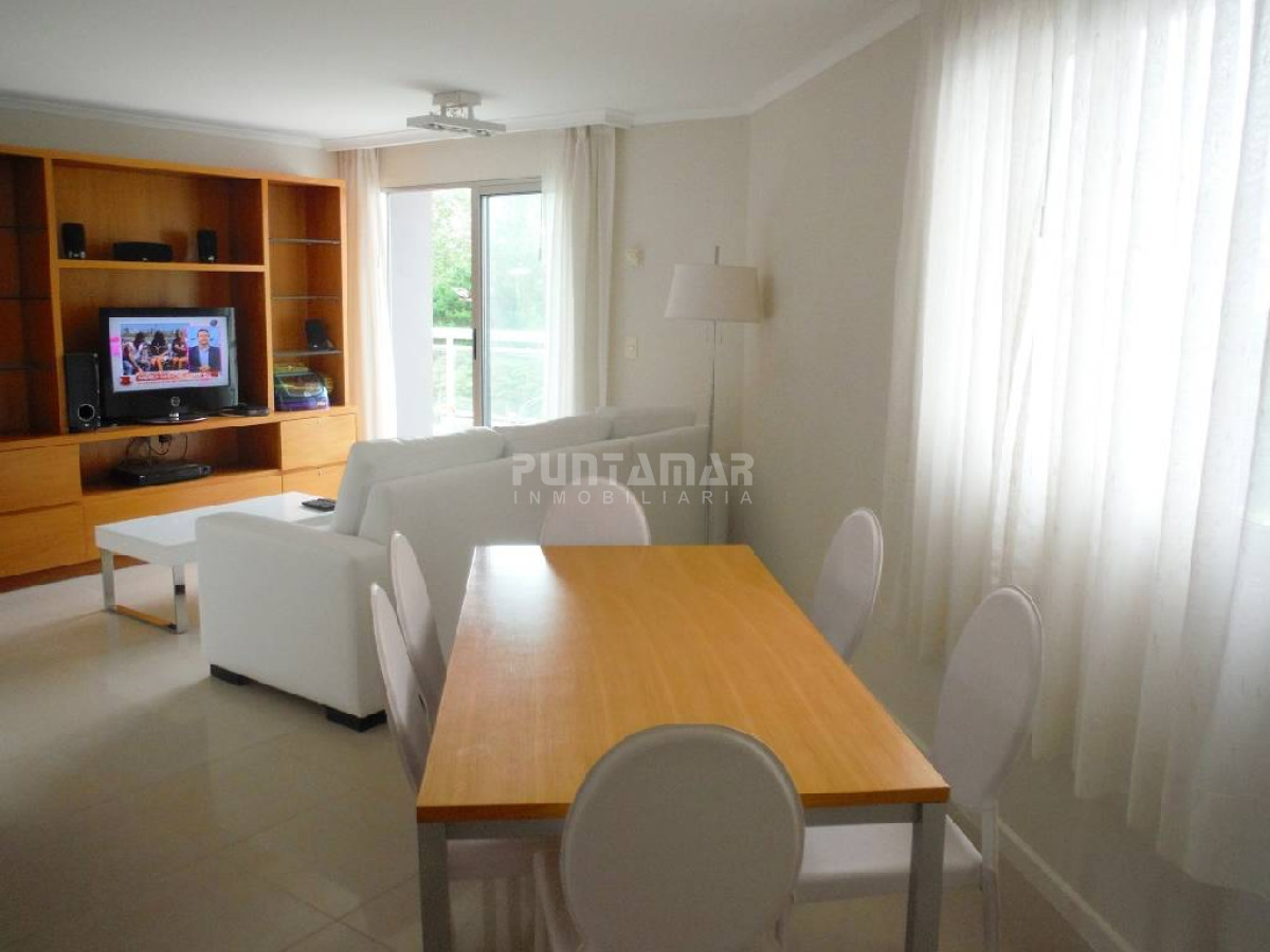 Apartamento ID.210112 - DIVINO APARTAMENTO EN UNA DE LAS MEJORES TORRES DE PUNTA DEL ESTE Y CON EXCELENTES AMENITIS..!!! UBICADO MUY CERCA DE LA PLAYA.