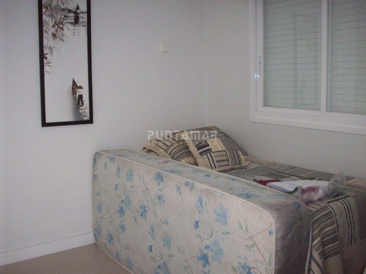 Apartamento ID.210135 - HERMOSO Y AMPLIO APARTAMENTO CON TERRAZA, VISTA HACIA EL BOSQUE Y MAR, EN UNA EXCELENTE TORRE DE CATEGORIA UBICADO EN PLAYA MANSA