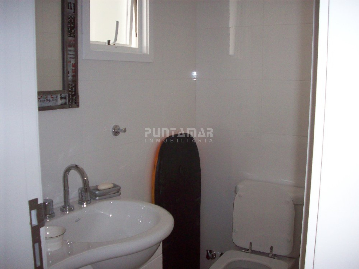 Apartamento ID.210135 - HERMOSO Y AMPLIO APARTAMENTO CON TERRAZA, VISTA HACIA EL BOSQUE Y MAR, EN UNA EXCELENTE TORRE DE CATEGORIA UBICADO EN PLAYA MANSA