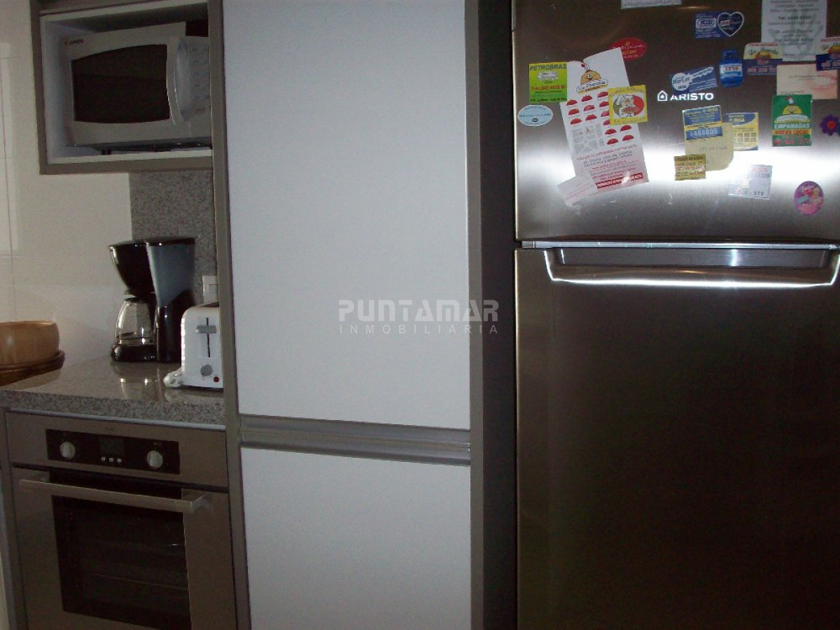 Apartamento ID.210135 - HERMOSO Y AMPLIO APARTAMENTO CON TERRAZA, VISTA HACIA EL BOSQUE Y MAR, EN UNA EXCELENTE TORRE DE CATEGORIA UBICADO EN PLAYA MANSA