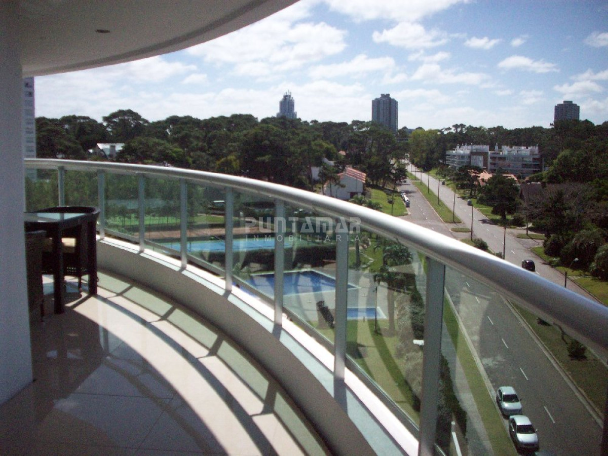 Apartamento ID.210135 - HERMOSO Y AMPLIO APARTAMENTO CON TERRAZA, VISTA HACIA EL BOSQUE Y MAR, EN UNA EXCELENTE TORRE DE CATEGORIA UBICADO EN PLAYA MANSA