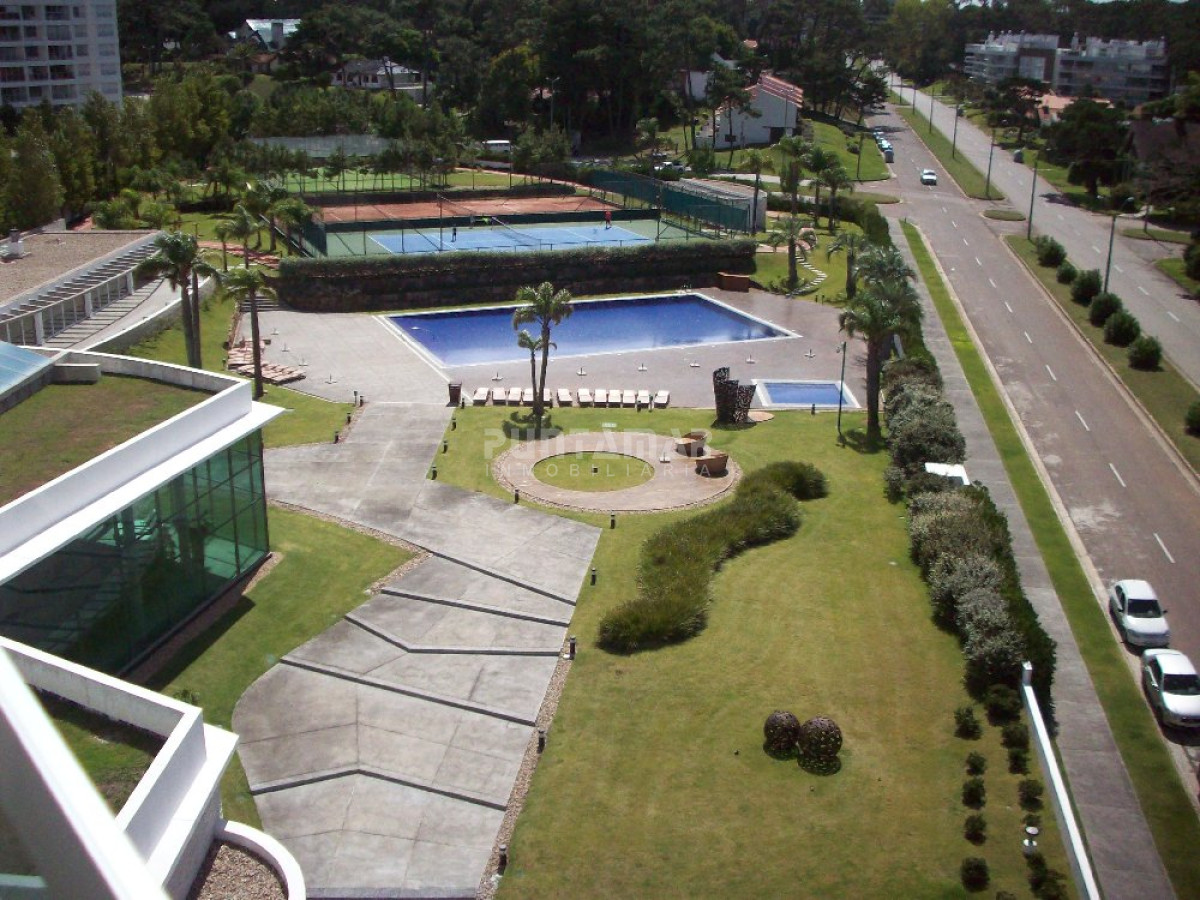 Apartamento ID.210135 - HERMOSO Y AMPLIO APARTAMENTO CON TERRAZA, VISTA HACIA EL BOSQUE Y MAR, EN UNA EXCELENTE TORRE DE CATEGORIA UBICADO EN PLAYA MANSA