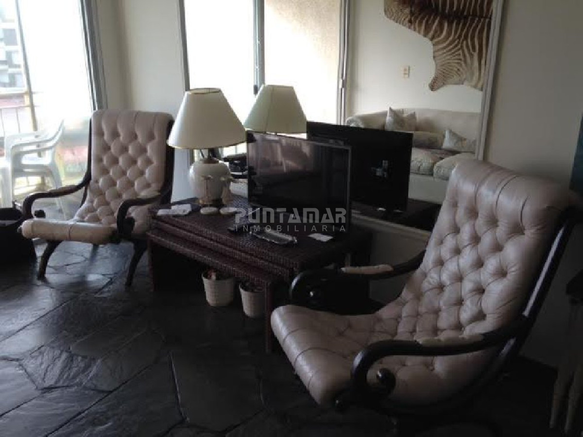 Apartamento ID.210160 - En la Peninsula frente a playa brava