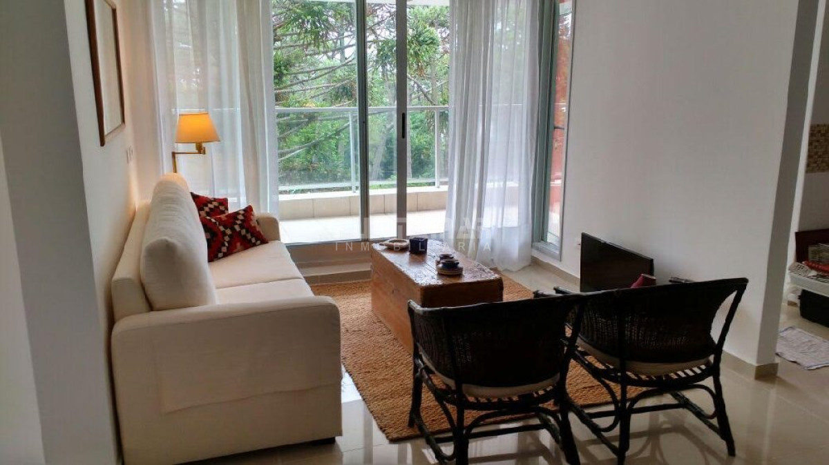 Apartamento ID.210183 - DIVINO APARTAMENTO A ESTRENAR, DOS DORMITORIOS, DOS BAÑOS, COCINA MUY BIEN EQUIPADA Y TERRAZA CON VISTA AL BOSQUE Y PARRILLERO 