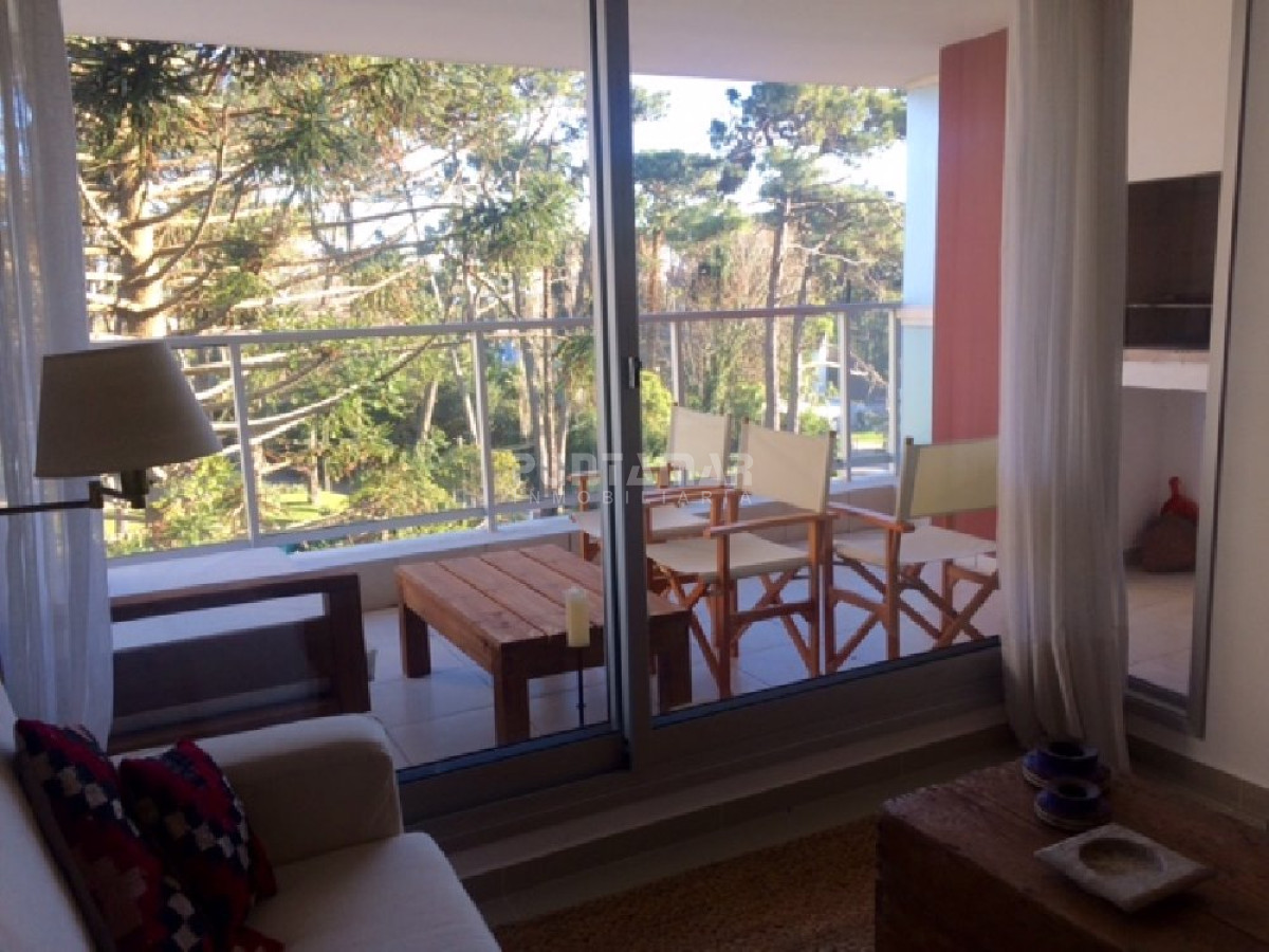 Apartamento ID.210183 - DIVINO APARTAMENTO A ESTRENAR, DOS DORMITORIOS, DOS BAÑOS, COCINA MUY BIEN EQUIPADA Y TERRAZA CON VISTA AL BOSQUE Y PARRILLERO 