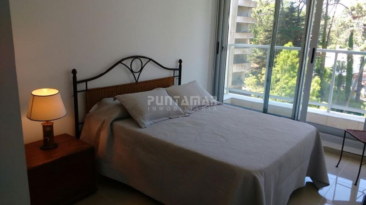 Apartamento ID.210183 - DIVINO APARTAMENTO A ESTRENAR, DOS DORMITORIOS, DOS BAÑOS, COCINA MUY BIEN EQUIPADA Y TERRAZA CON VISTA AL BOSQUE Y PARRILLERO 