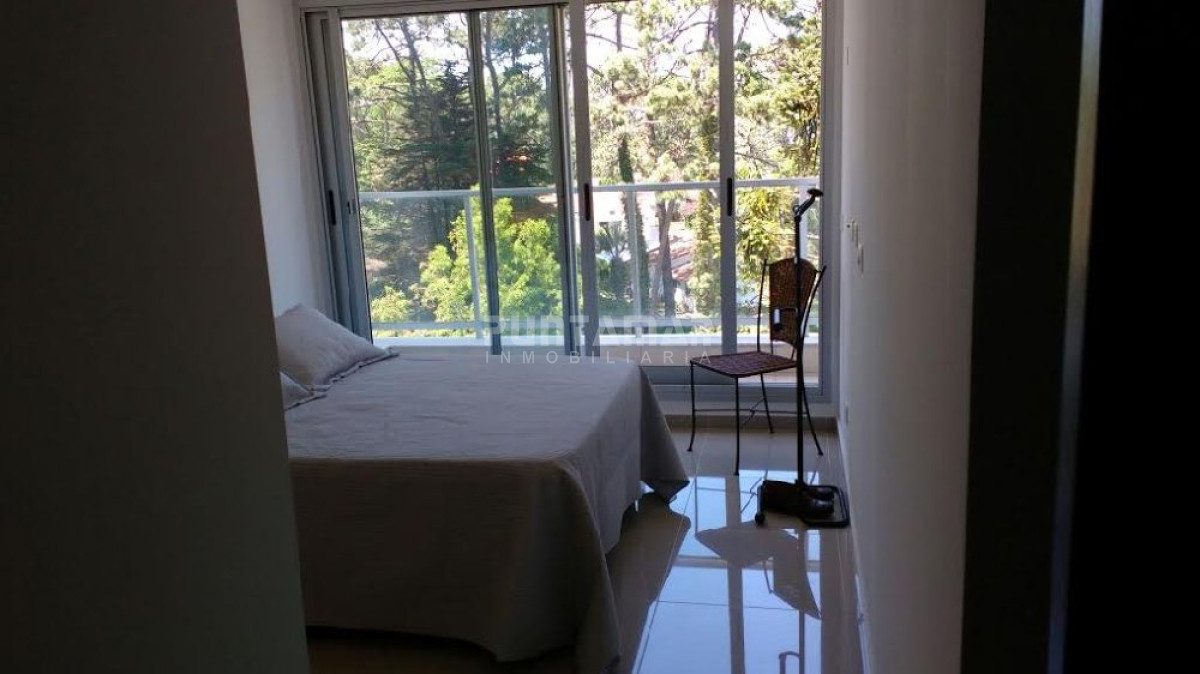 Apartamento ID.210183 - DIVINO APARTAMENTO A ESTRENAR, DOS DORMITORIOS, DOS BAÑOS, COCINA MUY BIEN EQUIPADA Y TERRAZA CON VISTA AL BOSQUE Y PARRILLERO 