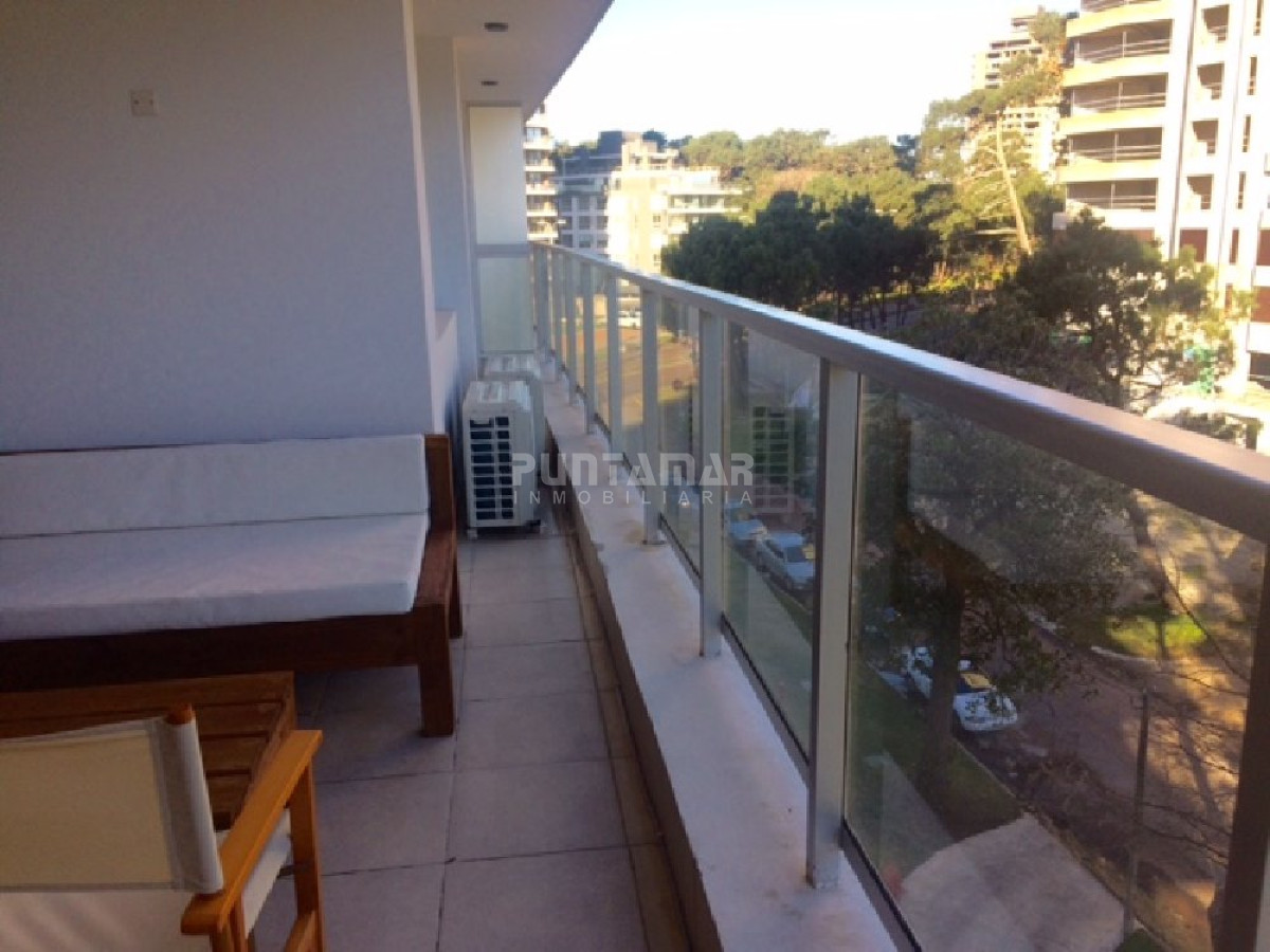 Apartamento ID.210183 - DIVINO APARTAMENTO A ESTRENAR, DOS DORMITORIOS, DOS BAÑOS, COCINA MUY BIEN EQUIPADA Y TERRAZA CON VISTA AL BOSQUE Y PARRILLERO 