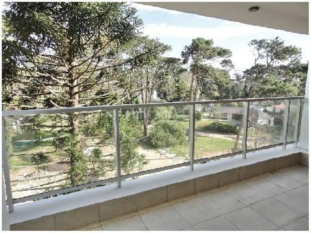 Apartamento ID.210183 - DIVINO APARTAMENTO A ESTRENAR, DOS DORMITORIOS, DOS BAÑOS, COCINA MUY BIEN EQUIPADA Y TERRAZA CON VISTA AL BOSQUE Y PARRILLERO 