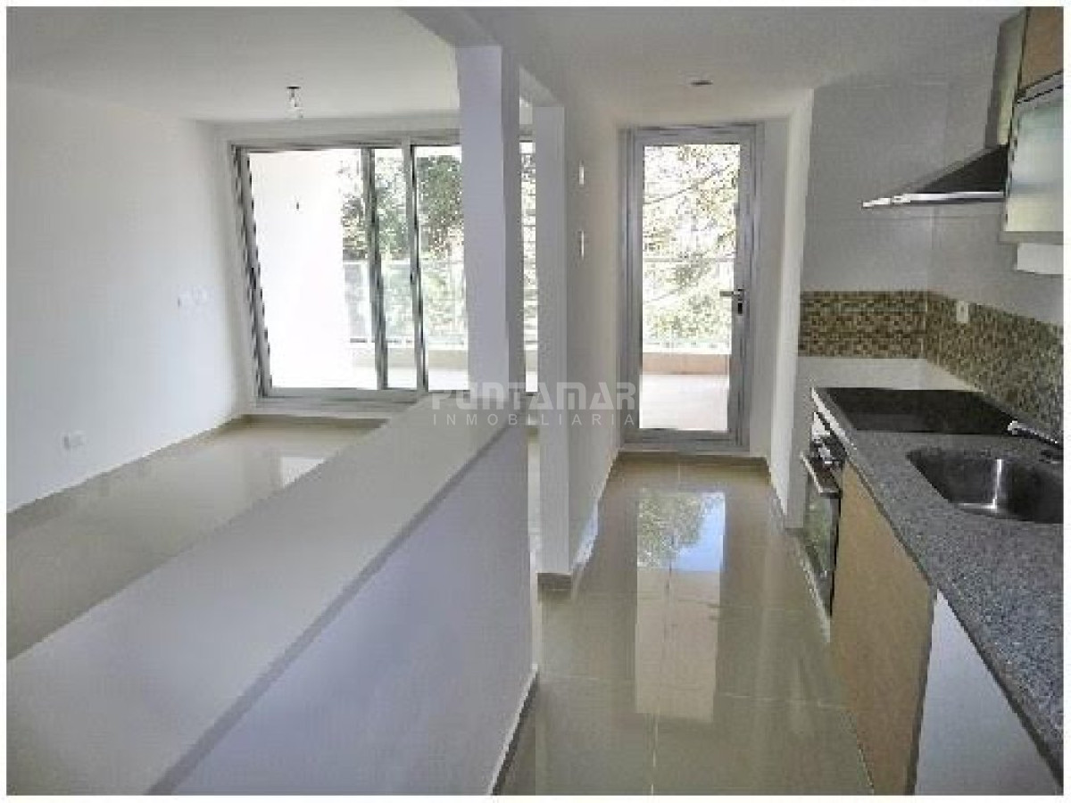 Apartamento ID.210183 - DIVINO APARTAMENTO A ESTRENAR, DOS DORMITORIOS, DOS BAÑOS, COCINA MUY BIEN EQUIPADA Y TERRAZA CON VISTA AL BOSQUE Y PARRILLERO 