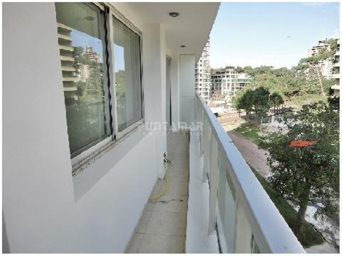 Apartamento ID.210183 - DIVINO APARTAMENTO A ESTRENAR, DOS DORMITORIOS, DOS BAÑOS, COCINA MUY BIEN EQUIPADA Y TERRAZA CON VISTA AL BOSQUE Y PARRILLERO 