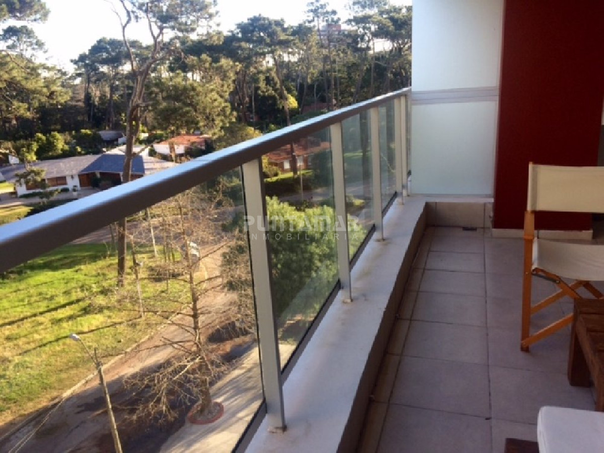 Apartamento ID.210183 - DIVINO APARTAMENTO A ESTRENAR, DOS DORMITORIOS, DOS BAÑOS, COCINA MUY BIEN EQUIPADA Y TERRAZA CON VISTA AL BOSQUE Y PARRILLERO 