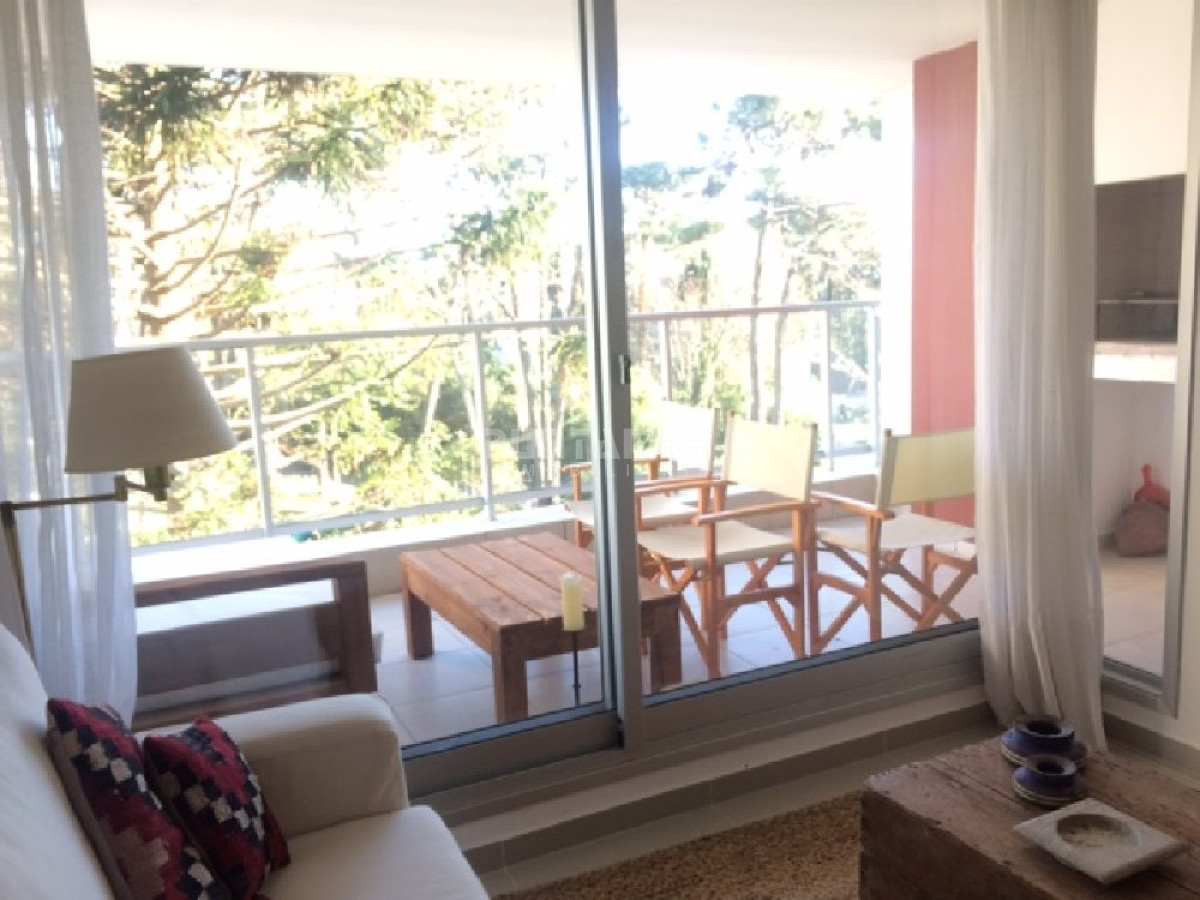 Apartamento ID.210183 - DIVINO APARTAMENTO A ESTRENAR, DOS DORMITORIOS, DOS BAÑOS, COCINA MUY BIEN EQUIPADA Y TERRAZA CON VISTA AL BOSQUE Y PARRILLERO 