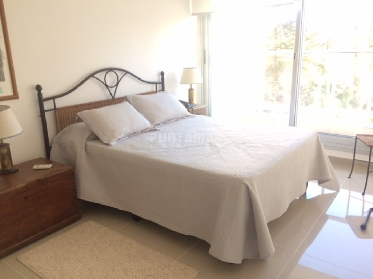 Apartamento ID.210183 - DIVINO APARTAMENTO A ESTRENAR, DOS DORMITORIOS, DOS BAÑOS, COCINA MUY BIEN EQUIPADA Y TERRAZA CON VISTA AL BOSQUE Y PARRILLERO 