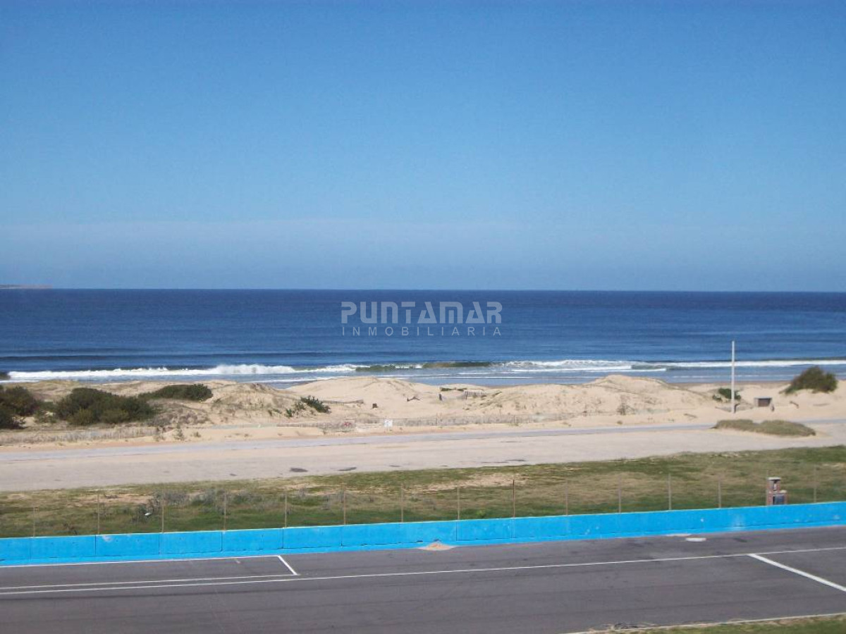 Apartamento ID.9030 - DEPARTAMENTO DE 2 DORMITORIOS FRENTE AL MAR 