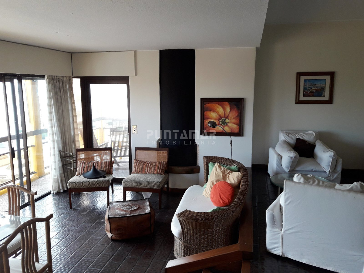 Apartamento ID.1274 - APARTAMENTO DE 3 DORMITORIOS EN LA PENÍNSULA CON BALCON AL FRENTE Y VISTA AL MAR