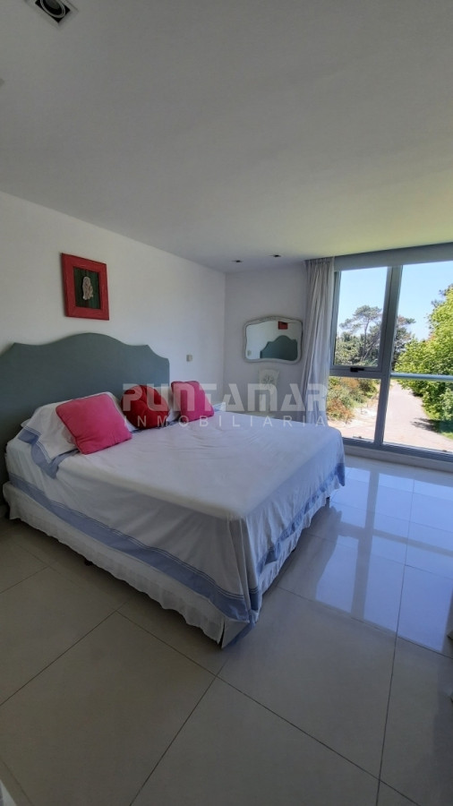 Apartamento ID.213182 - EXCLUSIVO DEPARTAMENTO DE 3 DORMITORIOS CON DEPENDENCIA EN LA BRAVA