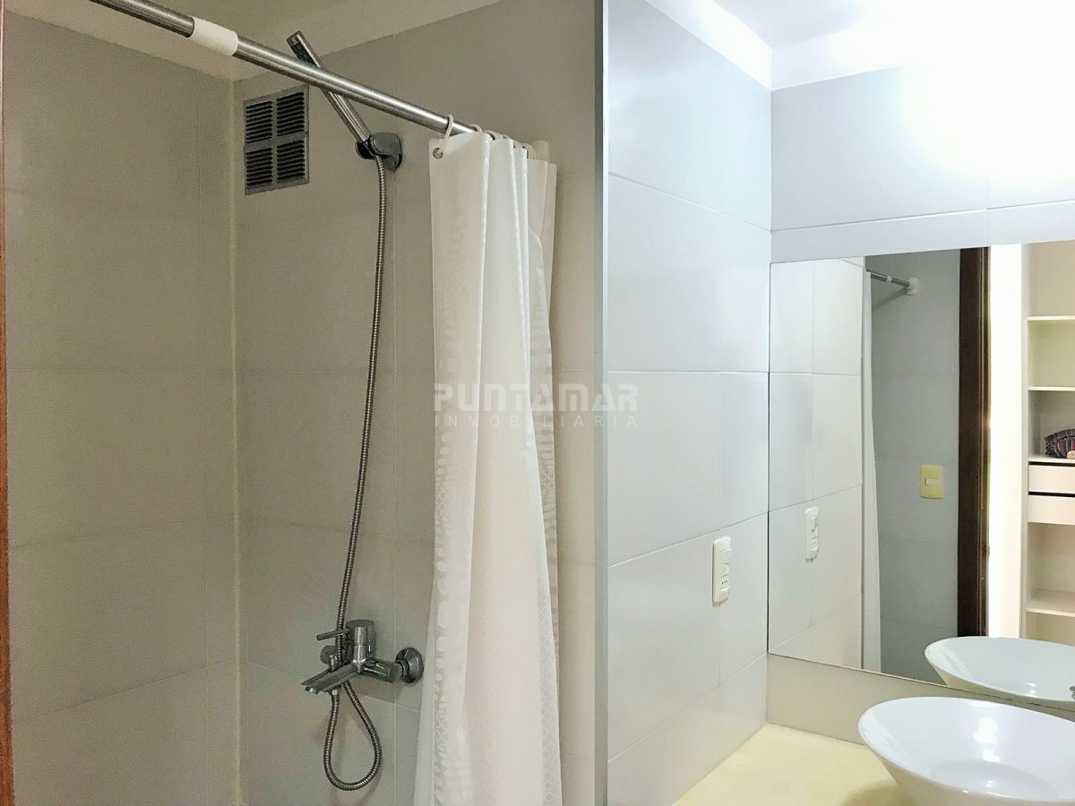 Apartamento ID.211840 - DIVINO APARTAMENTO UBICADO EN PLANTA BAJA CON TERRAZA AL PARQUE , PARRILLERO PROPIO Y  VISTA PANORAMICA HACIA LA PLAYA Y PUESTA DE SOL.