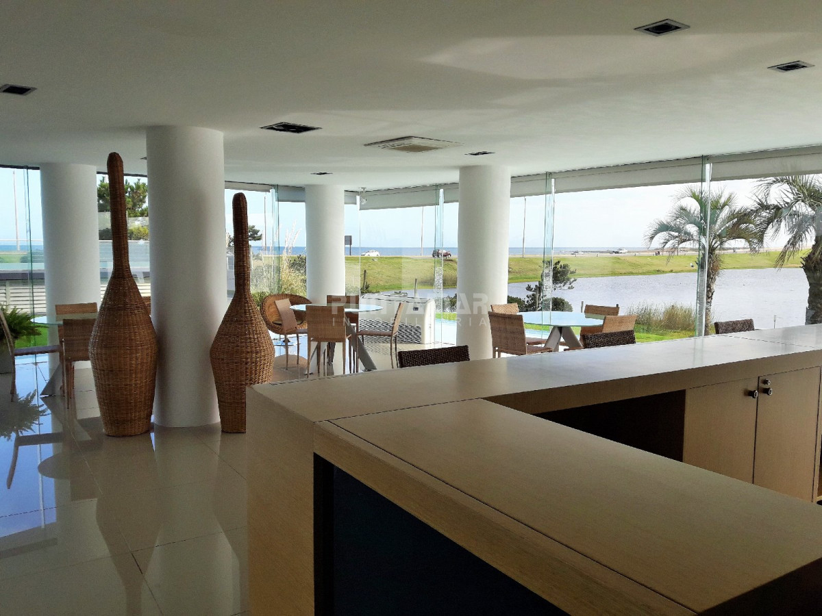 Apartamento ID.211775 - DIVINO DUPLEX DE TRES DORMITORIOS, AMPLIA TERRAZA Y UNA VISTA INCREÍBLE HACIA EL MAR
