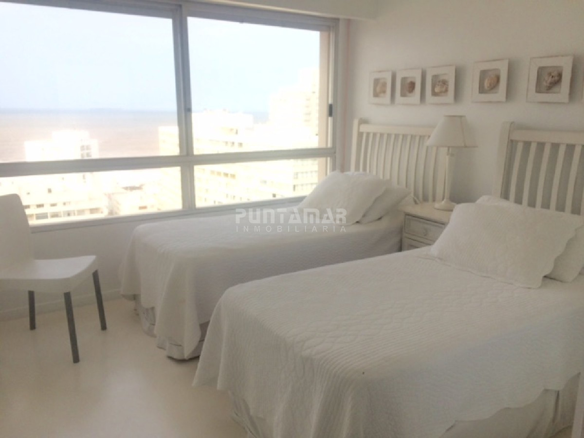 Apartamento ID.211615 - DEPARTAMENTO DE 3 DORMITORIOS EN PISO 18 CON EXCELENTES VISTAS 