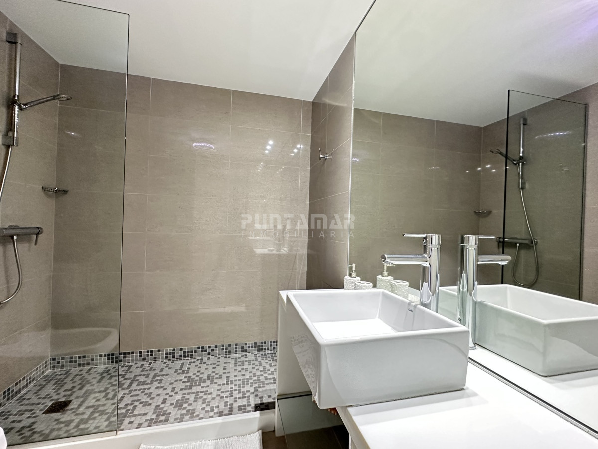 Apartamento ID.213316 - ALQUILER MODERNO APARTAMENTO TORRE ONIX 2 DORMITORIOS 