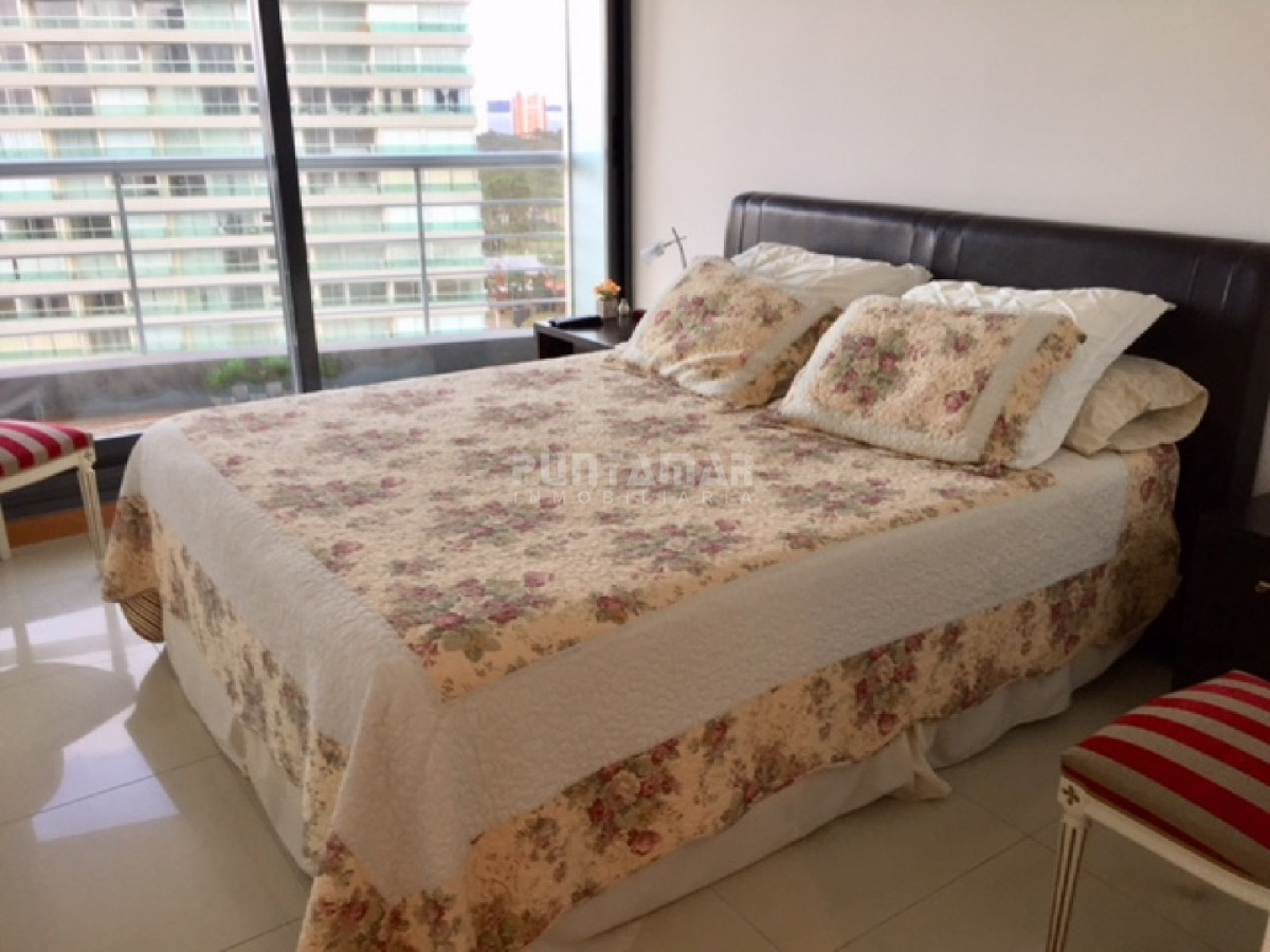 Apartamento ID.7021 - APARTAMENTO EN VENTA EN EDIFICIO TRESSESENTA , PISO ATO AL FRENTE
