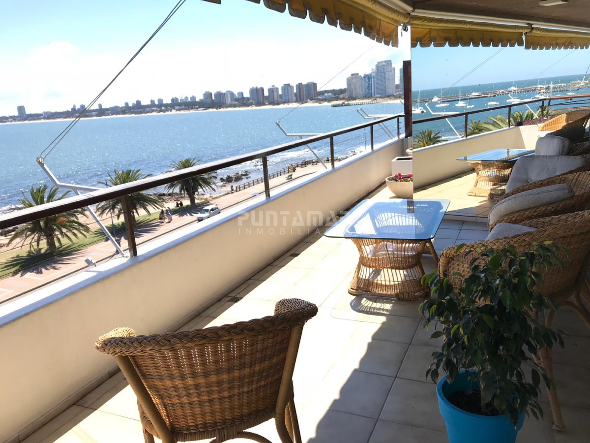 Apartamento ID.211896 - DIVINO PENTHOUSE EN PENINSULA FRENTE AL MAR , TERRAZA EXCLUSIVA CON PARRILLERO PROPIO, JACUZZI , PARA DISFRUTAR DE UNAS BUENAS VACACIONES. 