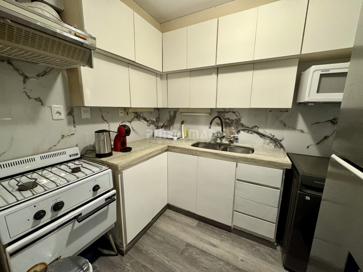 Apartamento ID.213808 - Departamento en edificio Karol en venta