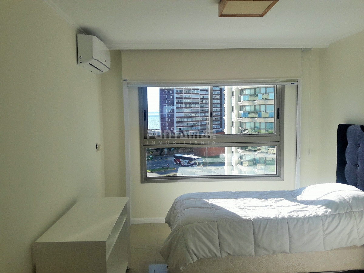 Apartamento ID.210213 - IMPORTANTE DEPARTAMENTO DE 3 DORMITORIOS EN SUITE CON VISTA AL MAR EN EDIFICIO DE GRAN CATEGORIA 