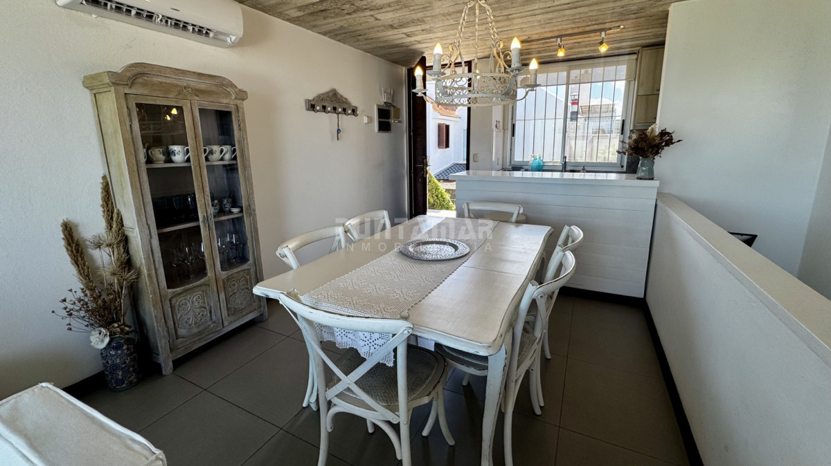 Apartamento ID.213853 - ALQUILER HERMOSO TRIPLEX CON VISTA AL MAR EN LA BARRA