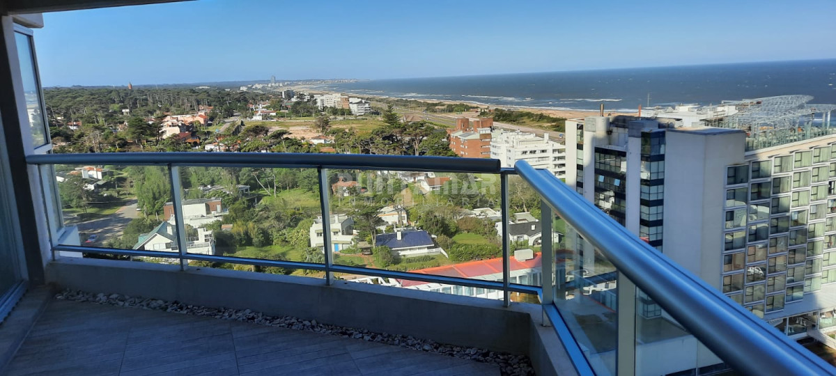 Apartamento ID.212418 - EXCELENTE APARTAMENTO EN EDIFICIO LOOK BRAVA, 3 DORMITORIOS, 1 EN SUITE, BALCON TERRAZA CON PARRILLERO,GARAGE 