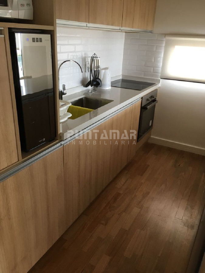 Apartamento ID.211721 - APARTAMENTO UBICADO EN ZONA DE PLAYA MANSA FRENTE AL MAR, TERRAZA AL FRENTE CON MUY BUENA VISTA HACIA LA PLAYA
