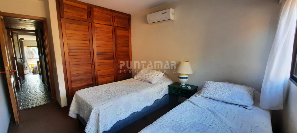 Apartamento ID.1274 - APARTAMENTO DE 3 DORMITORIOS EN LA PENÍNSULA CON BALCON AL FRENTE Y VISTA AL MAR