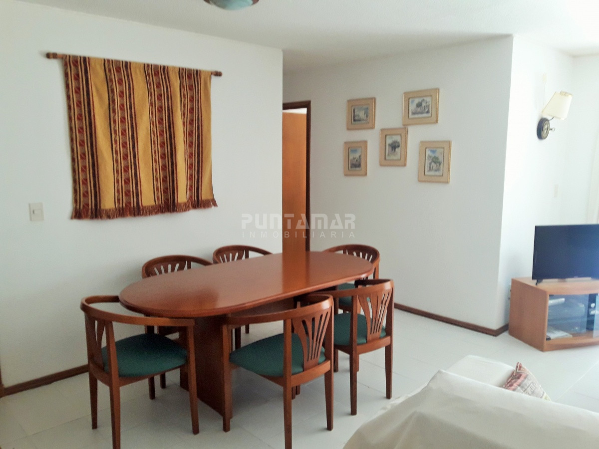 Apartamento ID.211838 - MUY LINDO APARTAMENTO , PISO ALTO CON VISTA LATERAL HACIA PLAYA BRAVA, LIVING COMEDOR CON ACCESO A TERRAZA AMPLIA Y LUMINOSA.