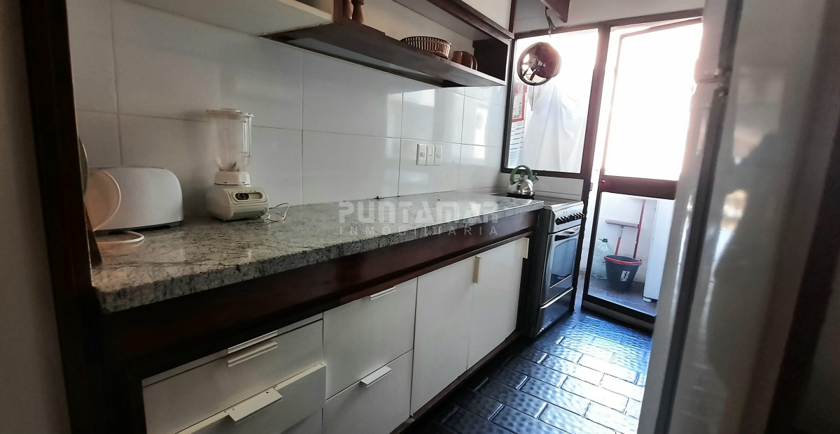 Apartamento ID.1274 - APARTAMENTO DE 3 DORMITORIOS EN LA PENÍNSULA CON BALCON AL FRENTE Y VISTA AL MAR