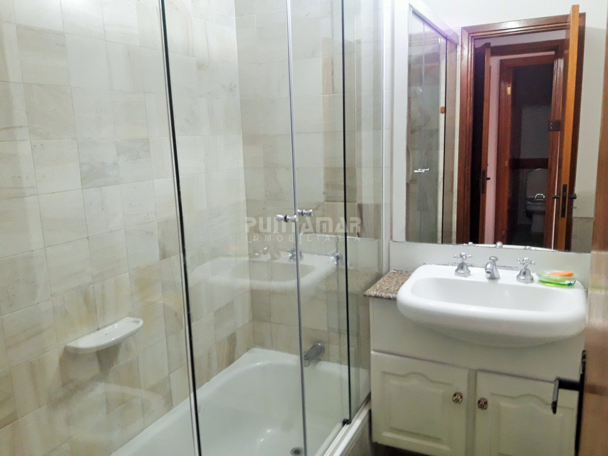Apartamento ID.211857 - EDIFICIO CON AMENITIS A PASOS DE PLAYA BRAVA , DOS DORMITORIOS Y DEPENDENCIA DE SERVICIO.
