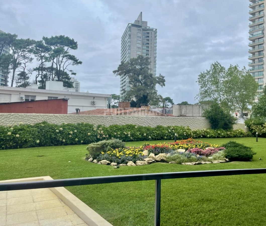 Apartamento ID.213655 - ALQUILER ANUAL DE APARTAMENTO DE 4 DORMITORIOS. PUNTA DEL ESTE