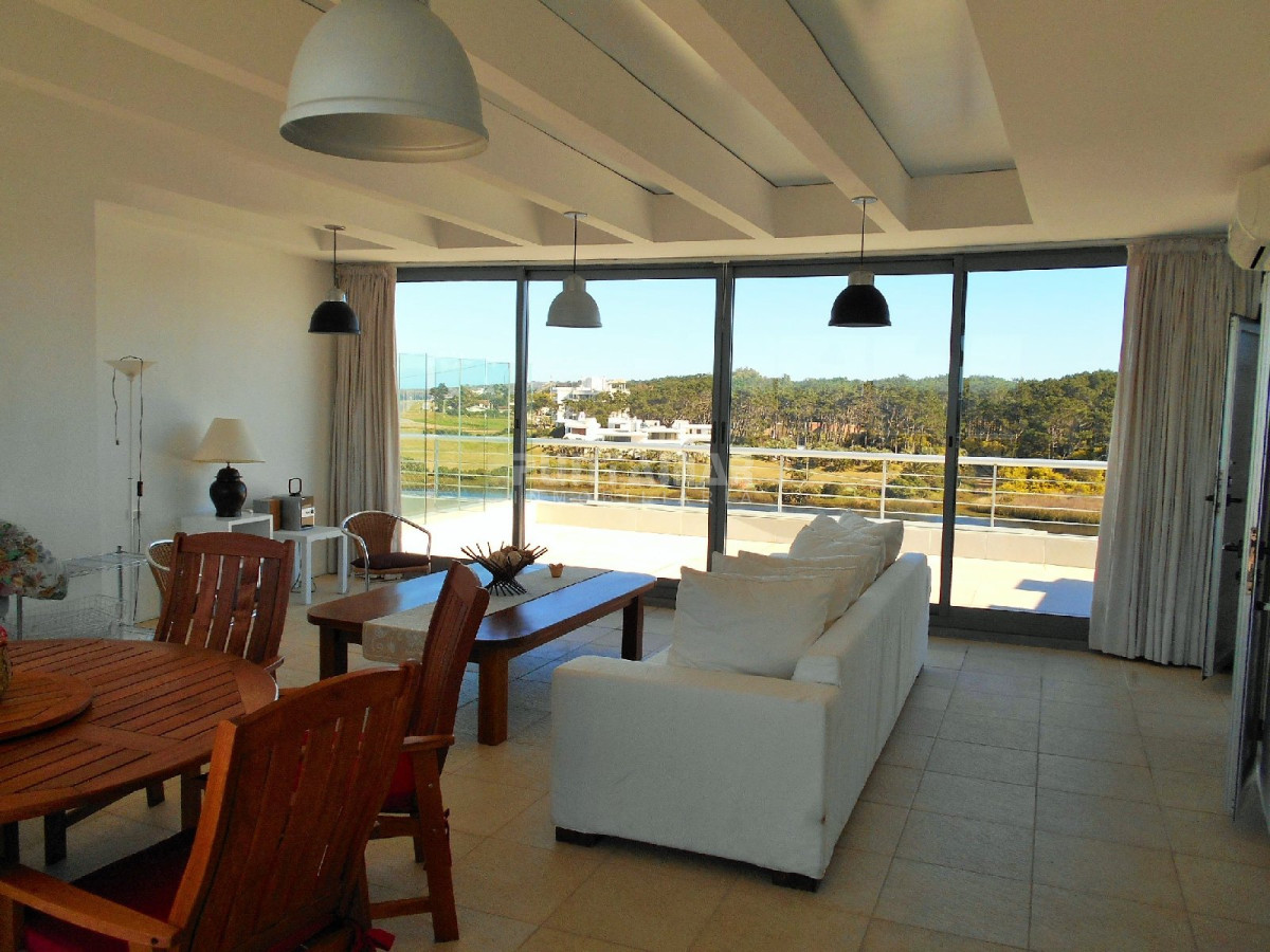 Apartamento ID.211775 - DIVINO DUPLEX DE TRES DORMITORIOS, AMPLIA TERRAZA Y UNA VISTA INCREÍBLE HACIA EL MAR
