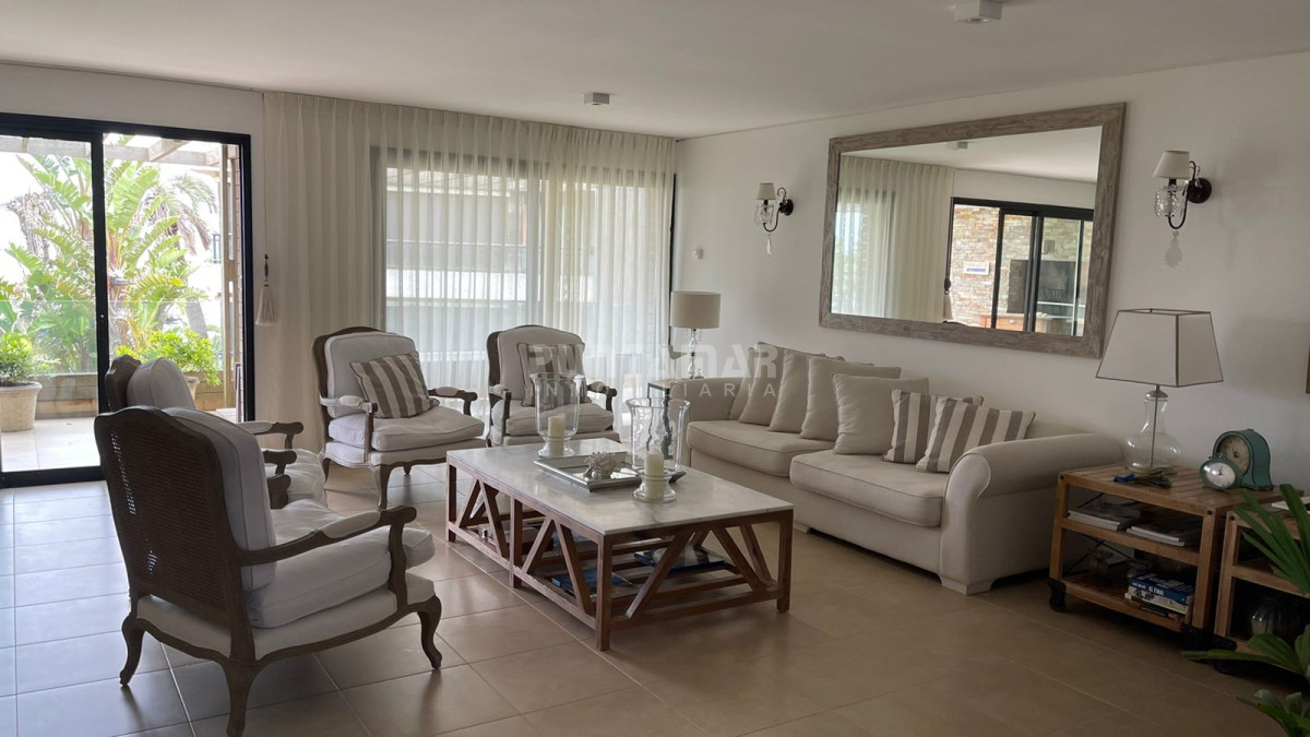 Apartamento ID.212885 -  APARTAMENTO FRENTE AL MAR CON TERRAZA Y PARRILLERO , ALQUILER DE  TEMPORADA 