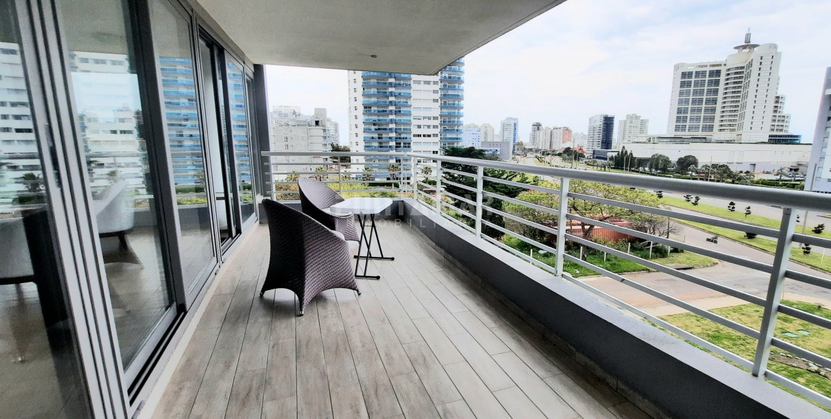 Apartamento ID.211972 - EXCELENTE APARTAMENTO EN EDIFICIO ALEXANDER BOULEVARD
