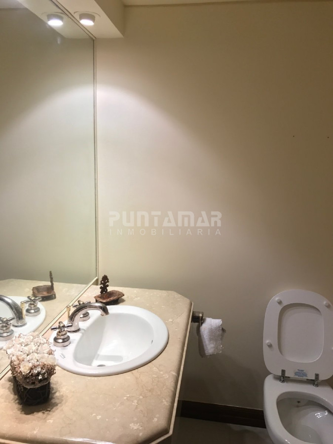 Apartamento ID.210198 - Muy bueno y amplio. Frente al puerto